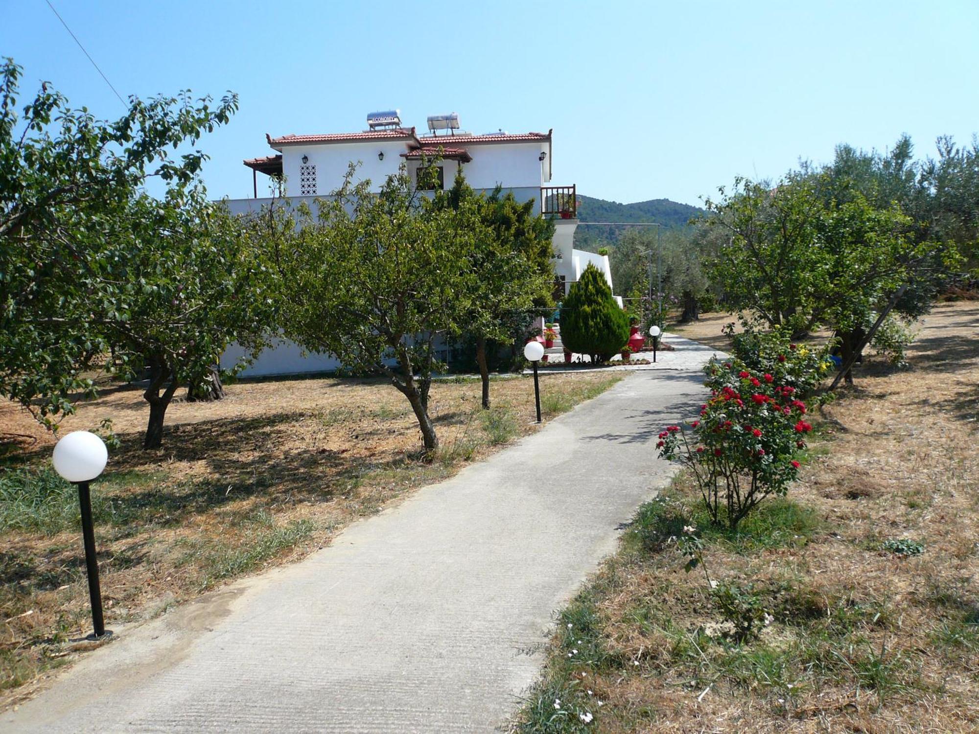 Liossis Rooms & Apartments Skopelos Town Bagian luar foto