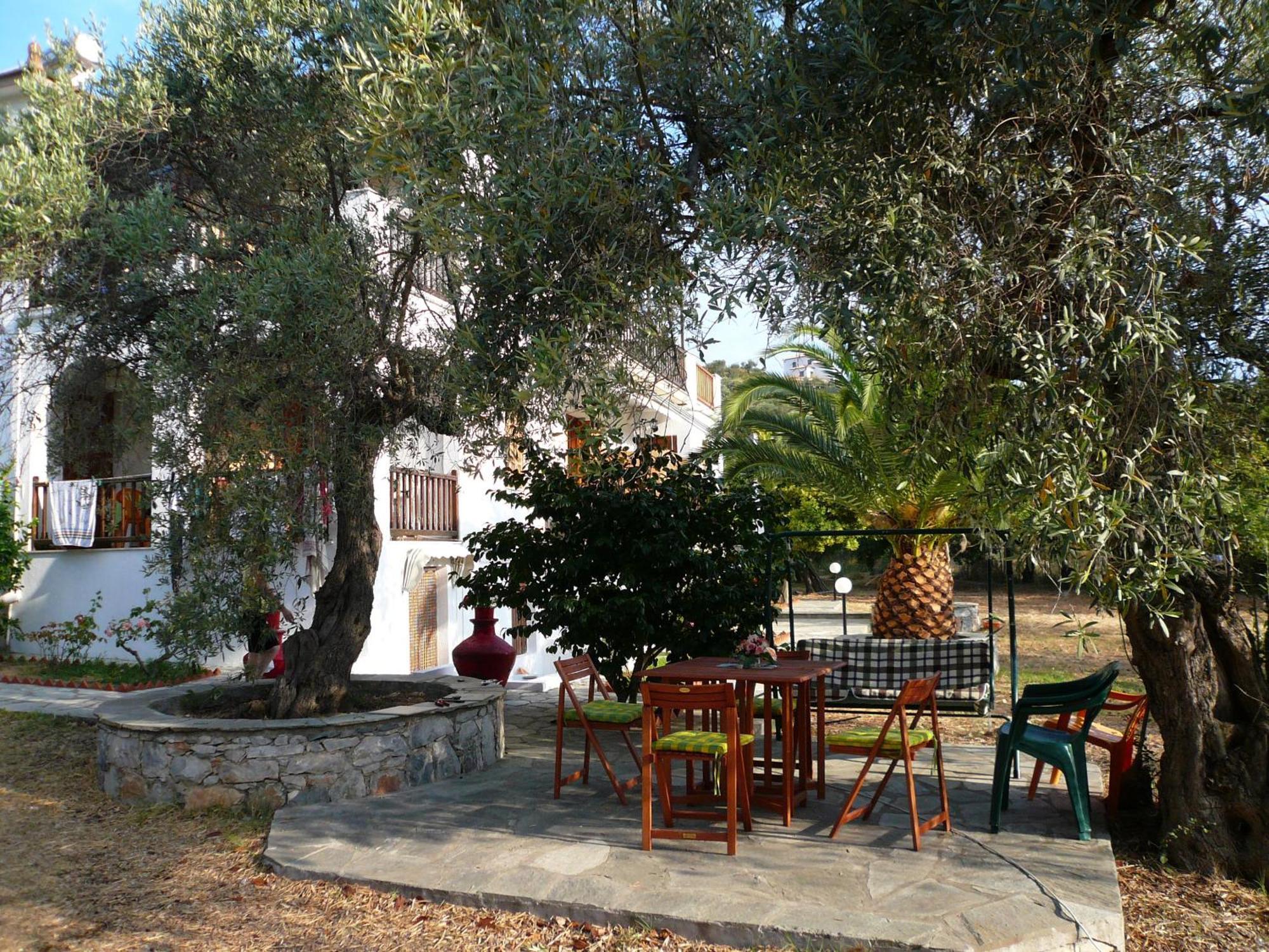 Liossis Rooms & Apartments Skopelos Town Bagian luar foto