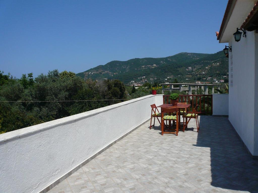 Liossis Rooms & Apartments Skopelos Town Bagian luar foto